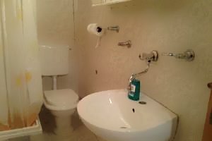 nana-guesthouse-mostar-bathroom.jpg