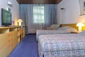 hotel_slavia_belgrade_serbia_bedroom.jpg